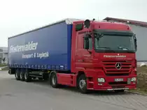 MB Actros MP2 1844 von  Finsterwalder  verbringt den Feiertrag (Karfreitag) in einem Industriegebiet in Ellwangen, 06.04.2012