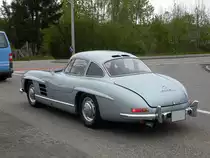 Schner Mercedes 300 SL an einer Kreuzung in Augst. Die Aufnhame stammt vom 25.04.2012.