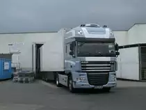 DAF-Sattelzug,am 04.Mai 2012,vor einem Supermarkt in Bergen/Rgen.