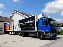 ACTROS-2541 des sterr. Discounters Hofer bei einer Filialbelieferung; 120504