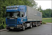 Ein scheinbar vollkommen normaler SCANIA TOPLINER steht am Sonntag des 25.05.2008 bei Hemer im Industriegebiet. Doch die PS-Zahl zeigt was das fr ein Kraftpaket ist....