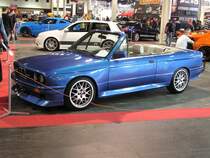 Wunderschn blauer BMW 3 (e30) Cabriolet, fotografiert auf dem Carstyling Tuniong Show 2012.