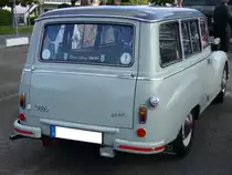 Heckansicht eines DKW Auto Union 1000 Universal. 1959 - 1962. Der Auto Union 1000 entsprach dem DKW 3=6, hat aber einen auf 980 cm� aufgebohrten Motor, der 44 PS leistet. Dieser in der Originalfarbe derbygrau/hellgrau lackierte Universal scheint ein Schwedenimport zu sein. Ein solches zweit�riges Kombi gab es zum Einstandspreis von DM 6.725,00. Ratingen Classic am 13.05.2012.
