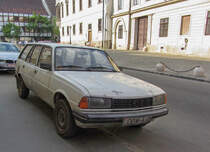 Peugeot 305, gesehem am 29.04.2012.