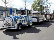 Stra�eneisenbahn Altstadt Express Koblenz blau / wei�
an der Rheinseite vom Deutschen Eck 08.04.2012