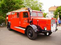 Historisches Feuerwehrfahrzeug der elmshorner Feuerwehr. 