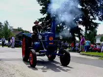 LANZ-BULLDOG; Typ D1706; 2256ccm; 17PS; Bj.1954; verabschiedet sich mit einer kleinen Rauchfahne von der Oldtimerveranstaltung M�nsteuer; 110814