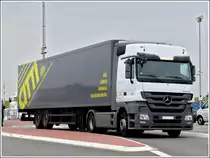 M-B Actros hat am 08.05.2012 soeben die F�hre aus Norderney in Norddeich-Mole verlassen.