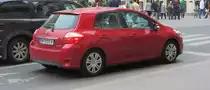 Toyota Auris wartet an einer Wiener Ampel auf gr�nes Licht.(5.4.2012)