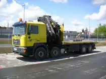 MAN F2000 41.414 mit HIAB 400E Kran bei der Wochenendruhe in Leibnitz.21.4.2012