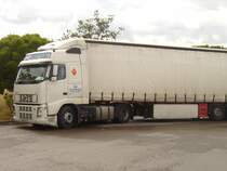 Ein Spanischer Volvo FH12 auf einem Rastplatz in der Castilla-La Mancha am 24.05.2008