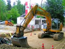  Verlngertes Wochenende  fr New-Holland auf einer Straenbaustelle in Ried i.I.; 080523