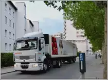 Renault Zugmachine mit K�hllastauflieger der Warenhauskette Migros aufgenommen am 23.05.2012.