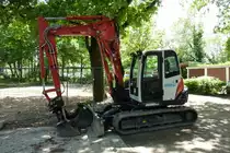 Kubota KX080, Raupenbagger mit Grabschaufel und Schiebeschild, Mai 2012