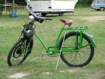 Diese Fahrrad mit Hilfsmotor von der Firma REX aus M�nchen begegnete mir beim 13. Perleberger Oldtimer- und Milit�rfahrzeugtreffen, Flugplatz Perleberg 10.07.2011
