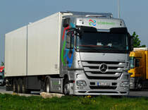 MB Actros MP3 von  Lorang  mit Khlauflieger auf der Rastanlage Kammersteiner Land, 01.05.2012