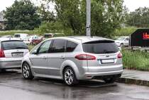 Getunerter Ford S-Max, Rckansicht. Aufgenommen am 30.05.2012