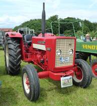 IHC 523 steht glnzend bei der Oldtimerausstellung in Ebersburg, Juni 2012