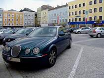 JAGUAR STYPE 2.7D aus dem Tiroler Bezirk Landeck hat sich am unteren Hauptplatz in Ried eingefunden; 120919