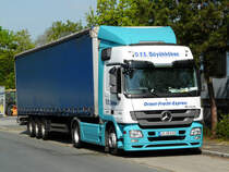 MB Actros MP3 1844 von  O.F.E. Bykkken  verbringt den 1. Mai 2012 im Nrnberger Hafengebiet