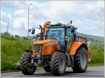 Massey-Ferguson 6465 mit Stufenlosem Dyna-6 Automatikgetriebe wurde von mir am 08.06.2012 fotografiert.  