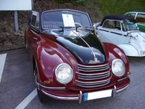 DKW F89P (Meisterklasse) Cabriolet. 1950 - 1952. Von diesem Cabriolet Modell fertigte Karmann in Osnabrck 5.010 Einheiten. Ein solches Cabriolet schlug bei seiner Vorstellung mit DM 7.585,00 zu Buche. Der 2-Zylinderzweitaktmotor leistet 23 PS aus 684 cm. Oldtimertreffen beim TV Wuppertal am 10.06.2010.