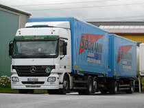 MB Actros MP2 2541 Hngerzug mit Wechselbrcken von  Siegmann  abgestellt in einem Industriegebiet im Lkr. Frth, 06.05.2012