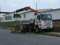 Am 07.Juni 2012 wurde,in Bergen/Rgen,Diese Kleinwalze auf einem Mercedes-Kipper verladen.