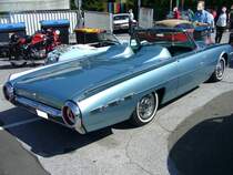 Profilansicht eines Ford Thunderbird Sports Roadster des Jahrganges 1962. Oldtimertreffen beim TV Wuppertal am 10.06.2012.