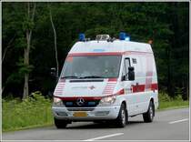 Luxemburg Radrundfahrt 2012. Fast am Schlu des ganzen Fahrzeugkette folgt ein Krankenwagen, im Bild ein M-B des Luxemburger  Croix rouges ,  02.06.2012