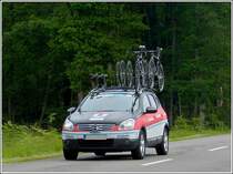 Luxemburg Radrundfahrt 2012. Dieser Nissan Qashqai des Radsportteams  Radioshack-Nissan  fuhr hinter dem Fahrerfeld am 02.06.2012.