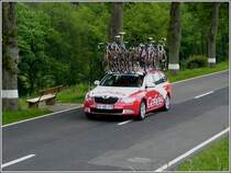 Luxemburg Radrundfahrt 2012. Hinter dem Fahrerfeld folgen die Manschaftswagen mit den Ersatzrdern, hier ein Skoda Superb des  Cofidis  Radsportteams.  02.06.2012