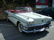 Buick Special 40 Convertible des Jahrganges 1958. Hier wurde einer von 5.502 Special 40 Convertible´s dieses Jahrganges abgelichtet. Der V8-motor leistet 250 PS aus 5.962 cm Hubraum. ber dem Special 40 rangierten die Modelle Super 50, Century 60, Roadmaster 75 und das Spitzenmodell Limited 700. Oldtimertreffen beim TV Wuppertal am 10.06.2012.