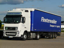 Volvo FH 460 von  Finsterwalder  auf dem Rasthof Wrnitz, 13.05.2012