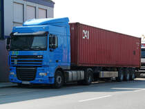DAF XF 105.410 mit Container-Auflieger abgestellt im Nrnberger Hafengebiet, 01.05.2012