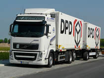 Volvo FH 460 Hngerzug von  Adelmann  mit Wechselbrcken von DPD abgestellt im Nrnberger Hafengebiet, 01.05.2012