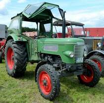 Fendt Favorit 3, gesehen bei der Oldtimerausstellung in Ebersburg, Juni 2012 