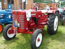 IHC 324, gesehen bei der Oldtimerausstellung in Ebersburg, Juni 2012 