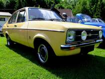 FORD-Escort 1.1 ist mit Zusatzscheinwerfern ausgerstet; 120526