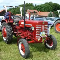 IHC 324, gesehen bei der Oldtimerausstellung in Ebersburg, Juni 2012 