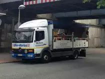 Bier Harlos am 15.06.12 in Bremerhaven, es ist ein MB Atego mit Getr�nkeaufbau