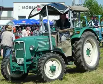 MAN f�hrt auf seinen Ausstellungsplatz bei der Oldtimerausstellung von  M�bel-Punkt  in Thalau