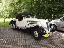 Dieser Opel Modell 1396 mit einer Karosserie der Gebrüder Ihle Bruchsal stand am 17.06.2012 in der Fleischerstraße von Wittenberg. Die Firma Ihle hat hauptsächlich auf Basis von BMW gebaut.