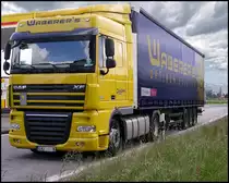 Juni 2012 / DAF XF 105.410 von Waberer`s aus dem �stlichen Europa beim Tankstopp an der A45...