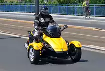  Dreirad  auf der Kennedybr�cke in Bonn - 02.06.2012