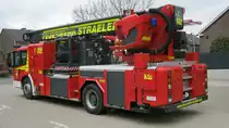 Telekopgelenkmast TGM 23/12 der Freiwilligen Feuerwehr Straelen.

Fahrgestell: Mercedes Benz 1833 LL Econic

Aufbau: Metz Aerials B 32

In Straelen am 31.3.12 aufgenommen worden
