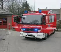 	
Ger�tewagen-Gefahrgut/ Umweltschutz (GW-G/U) der freiwilligen Feuerwehr Nettetal L�schzug Breyell

Fahrgestell: Mercedes-Benz Atego 1226 F
Aufbau: Gimaex-Schmitz
Baujahr: 2009

Am 12.2-12 in Nettetal Breyell am Ger�tehaus aufgenommen worden