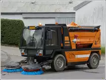 Stra�enkehrmaschine der Marke Schmidt bei Reinigungsarbeiten aufgenommen am 22.06.2012.