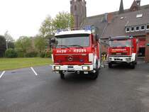 	
Tanklschfahrzeug (TLF 16/25) der Freiwilligen Feuerwehr Nettetal, stationiert beim Lschzug Hinsbeck.

Fahrgestell: Mercedes-Benz 1222 AF
Ausbau: Ziegler	

Schlauchwagen SW 2000-Tr der Freiwilligen Feuerwehr Nettetal Lschzug Hinsbeck

Fahrgestell: Iveco EuroCargo FF 95E18 W

Aufbau: Lentner

Beide Fahrzeuge sind am 5.5.12 in Nettetal-Hinsbeck am Gertehaus aufgenommen worden