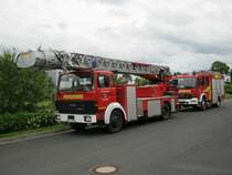 	
Drehleiter mit Korb (DLK 23-12) der Freiwilligen Feuerwehr Kempen, Lschzug Kempen.

Technische Daten:

Iveco 140-25 A
Aufbau durch die Firma Magirus	
Tanklschfahrzeug (TLF 16/25) der Freiwilligen Feuerwehr Kempen, Lschzug Kempen.

Technische Daten:

Mercedes-Benz Atego 1225 AF
Ausbau durch die Firma Schlingmann
Schaltgetriebe

Beide Fahrzeuge sind am 16.6.12 am Gertehaus in Kempen aufgenommen worden